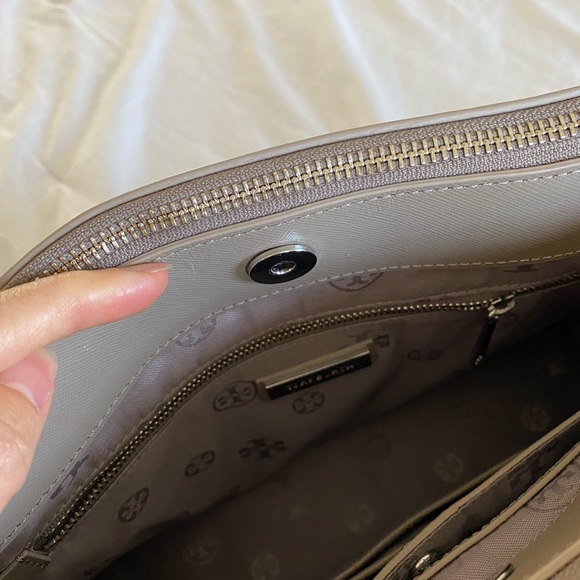 Tory Burch ROBINSON FLORAL PERFORATED
MINI DOUBLE-ZIP TOTE in French Gray - Picture 7 of 7